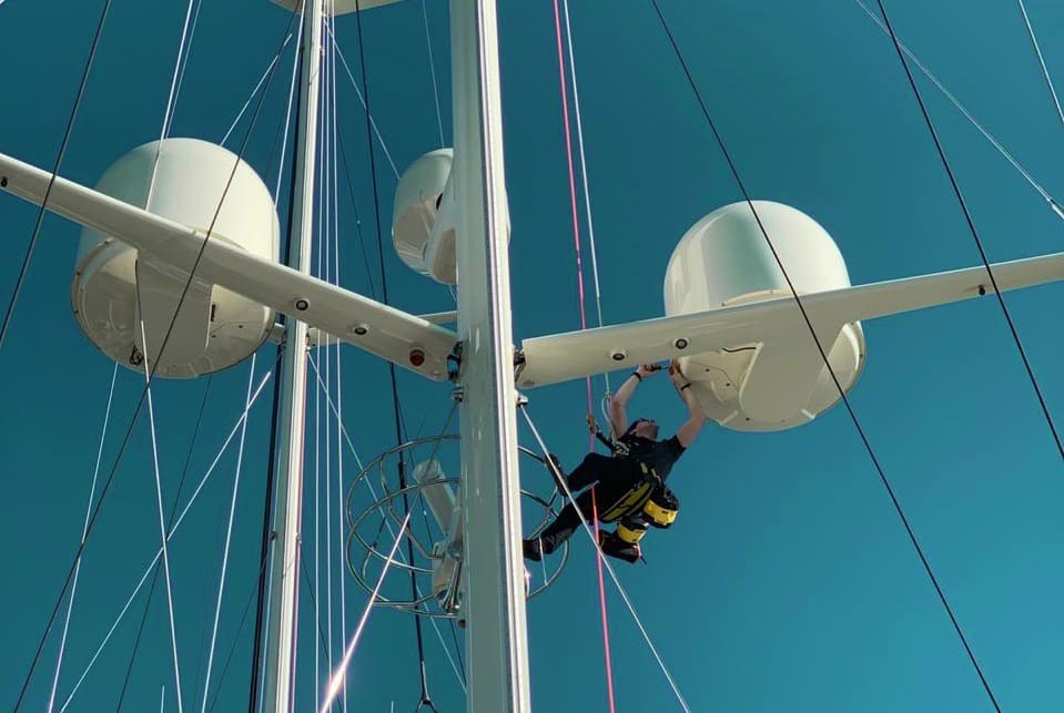 Onsite mast installation Onsite mast installation